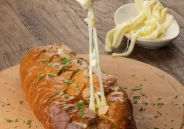 Mozzarella Peynirli, Fesleğenli Çatlak Ekmek